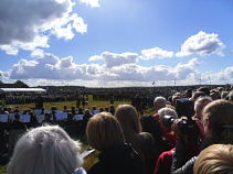 Crowd gather at Arnhem remembrance service